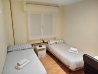 B&B Madrid - Room in Guest room - H Individual In Reformed Residence has wifi center num212 - Bed and Breakfast Madrid