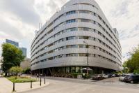 Deluxe Apartment Wronia 45 with AC, Parking & Balcony by Renters Prestige - B&B