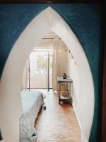 Chambre Lit Queen-Size - Vue sur Piscine