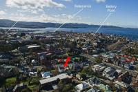 Modern Sandy Bay Apt - Close to Salamanca & CBD - Chambres d’hôtes Suntop