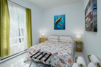 Zimmer mit Queensize-Bett und Gemeinschaftsbad