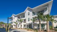 Hidden Lake Condos 321 - Short walk to Gulf Place - B&B