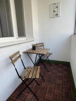 Spacious 3-bedroom modern apartment - 3pm checkout - newly furnished - Ferienwohnung Bratislava