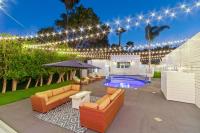 B&B Los Ángeles - Studio City Contemporary Villa with Pool Sleeps 10 - Bed and Breakfast Los Ángeles