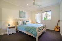 'By the Beach' Your Comfy Rosebud Holiday Home - Bed and Breakfast Rosebud