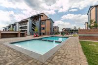 Modern 2 bed apartment, Secure estate - B&B