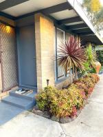 Charming Beach Home - B&B Mornington