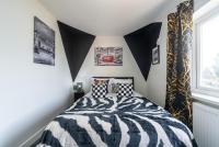 2-Car Parking Aseda 4BR Family Home Pool Table Private Garden - B&B Kingston upon Hull