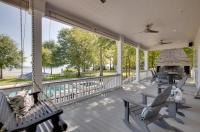 Lake Livingston Paradise Outdoor Pool with Slide! - B&B Coldspring