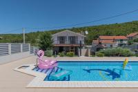 Spacious villa for 10 with a big private pool - Chambres d'hôtes Trilj