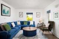 Lakeside property with spa on a nature reserve Butterfly Sound CW10 - Chambres d'hôtes Somerford Keynes