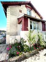 Cosy House Near Paris, CDG Airport + parking - B&B