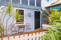 B&B Merewether - 'Seaside Daisy' The Little Blue Beach Shack - Bed and Breakfast Merewether