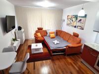 Entire Apartment, Free Parking,near Clarion, O2 Arena, Metro 3 min, Christmas Market, City Center 15 min - Chambres d'hôtes Prague