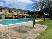 Kingston Tropical Retreat with mega Pool