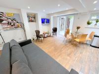 B&B London - Two bedroom Flat with Private Patio in Battersea - Bed and Breakfast London