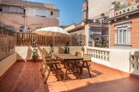 Light, cozy terrace and local life in Gracia - B&B
