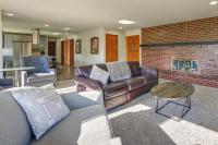Relax & Recharge: Edgewood Home w/ Balcony - B&B Edgewood