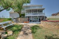 Game Room and Dock Waterfront Granbury Lake Retreat - Chambres d’hôtes Granbury