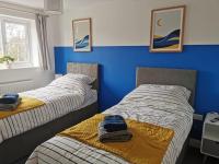 Modern Roomy 3 BR Home Pershore - B&B