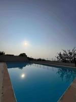Appartement rénové entre terre et mer avec piscine - Ferienwohnung