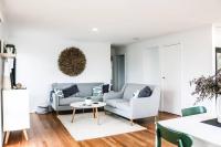 B&B Merimbula - Lochview - 3 bedroom, pet friendly home with views - Bed and Breakfast Merimbula