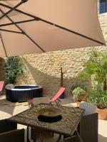 Pujaut , Gîte cœur de village « sous le clocher» - Chambres d'hôtes Pujaut