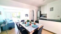Dream Escape Apt 1 - 6 min walk to Kastella Beach! - Ferienwohnung Larnaka