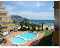 Holiday center Apartamento vistas mar, acceso directo playa y piscina - Chambres d'hôtes Roses