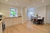 B&B Horsforth - Four Double Bedroom Home - Free parking and Wi-Fi - Bed and Breakfast Horsforth