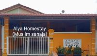 ALYA HOMESTAY TAMAN TAMBAK PAYA MURNI - Bed and Breakfast