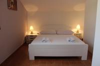 Appartamento con 2 Camere da Letto, Balcone e Vista Mare