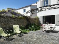 Charmante maison avec cour ensoleillée, espace pour vélos, Wi-Fi et cuisine équipée aux Portes-en-Ré - FR-1-434-17 - B&B Les Bordes