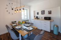 BeSSa Homes 6 Personen 2 Schlafzimmer, 3 King Size, Betten, Balkon, Küche - Chambres d'hôtes Haag in Oberbayern