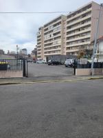 Bel appartement avec grand balcon et parking privé - B&B Pau