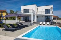 Villa Angie with Heated Pool - B&B