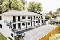The Moose #3 - Modern Luxe Studio with Free Gated Parking & Wifi - Bed and Breakfast