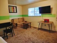 Golden Sunflower's Apt E - B&B
