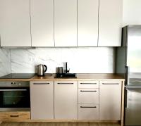 One-Bedroom Apartment with Lake View