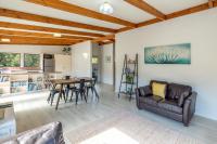 Onetangi Beach Retreat - Waiheke Holiday Home