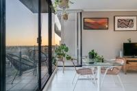 Ocean view apartment close to CBD with indoor pool. - B&B Melbourne