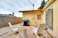 3 Mi to Gulf Seminole Retreat with Patio - Chambres d’hôtes Redington Shores