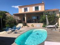 B&B La Fare-les-Oliviers - Maison 3 chambres au calme avec piscine - Bed and Breakfast La Fare-les-Oliviers