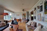 Main floor in the Lyngen Alps, whole house rentable - B&B Lyngseidet