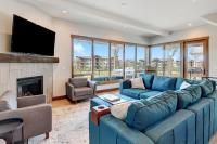 Downtown WP Villa 54 I Peloton Bike I Private Hot Tub I Great Views I Activity Program - B&B Fraser