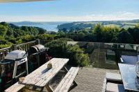 B&B Truro - Gorgeous 3 bed house with sea views and hot tub - Bed and Breakfast Truro