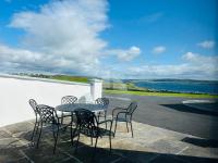 Beside the sea & minutes from Cliffs-Clahane Shore Lodge