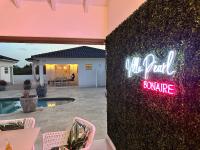 Villa Pearl - Steps from the Sea - B&B