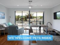 B&B Port Elliot - 4BR Contemporary Coastal Home with Rural Outlook - Bed and Breakfast Port Elliot
