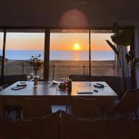 B&B Porthcawl - Seafront apartment with spectacular views - Bed and Breakfast Porthcawl